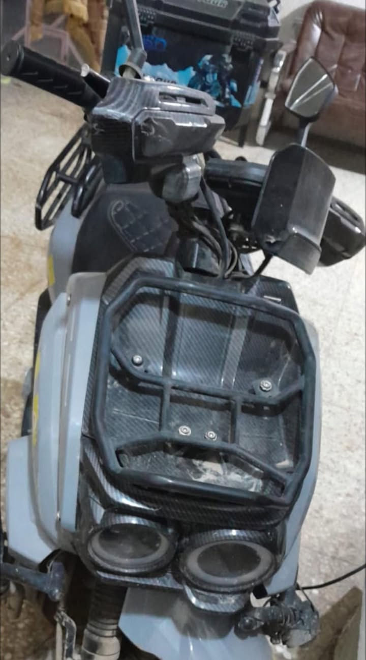 السلام عليكم دراجة نوع اباتشي لون رصاصي تحتوي على 6 بطاريات ليثيوم  ضمان البطاريات 3 سنوات بيها ميزة مانع انزلاق موديل. 2025 درع  جانبي وامامي و خلفي و تحت المحرك والبطاريات مواصفات عالية السرعة تصل الى 95 k/m. 
ميزة التحكم عن بُعد بصمة

هذا الوصل مشتريها بمليون و ٦٠٠ نقد السعر حالياً مليون و ٣٠٠ وبيها مجال
 
 
مستعجل ع البيع اليوم قبل باجر 

للإستفسار اكثر الاتصال على الرقم 
(***********)
