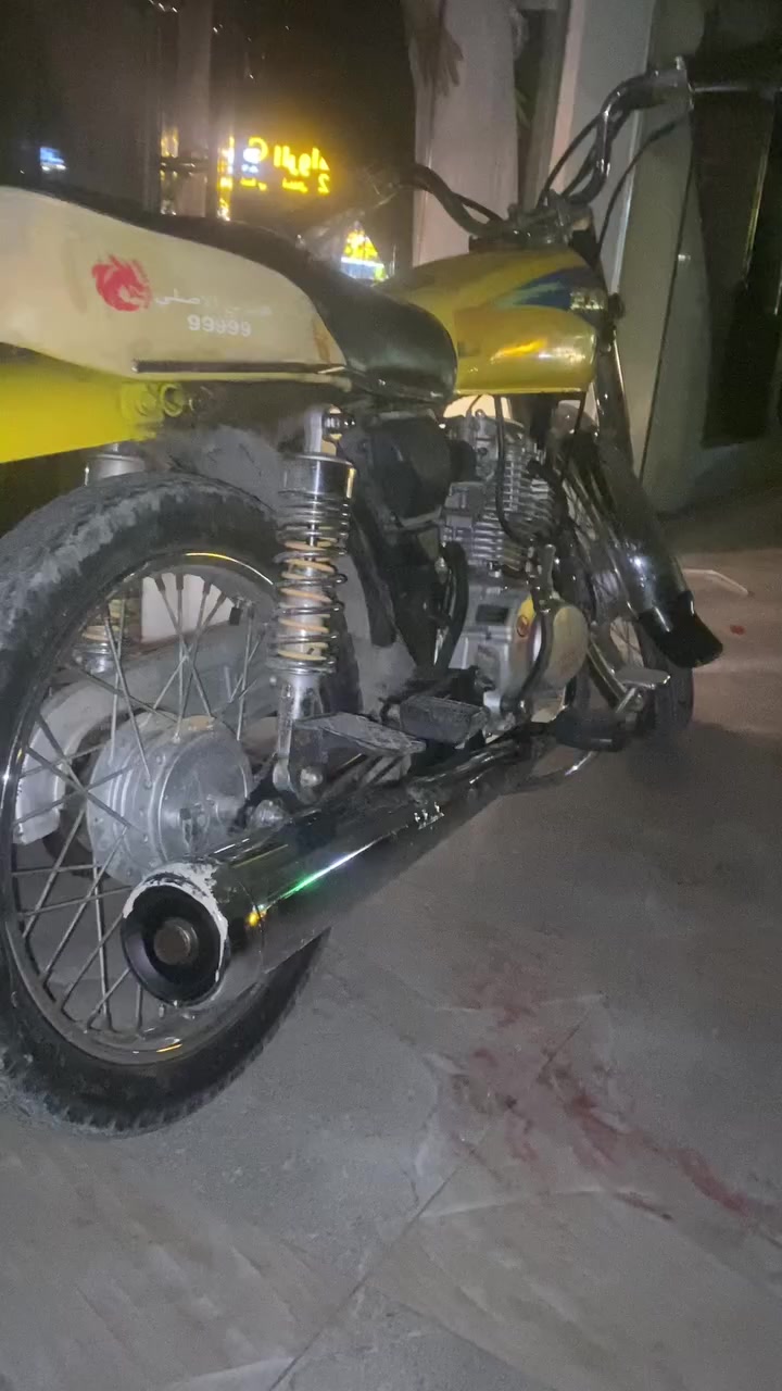 السلام عليكم
دراجه بارت مفتوحه 

الدراجه مكينته خرسه شرط 

شرط شلعه ومعدل نار 

اغراظه كله اصليه الدبلات الكشن التانكي الظفيره الجوزه اليايت الشاصي الكشن الوياله الستيرن كلو بارت ومختم شرط 

الدراجه لا بيه صرف ولا نفخ 

سعره ٤٥٠ وبيه مجال للطيبين 

ويرهم مراوس ويه دراجه شحن أو فورزه 

مكاني حي الفلاح 

 قم ***********
