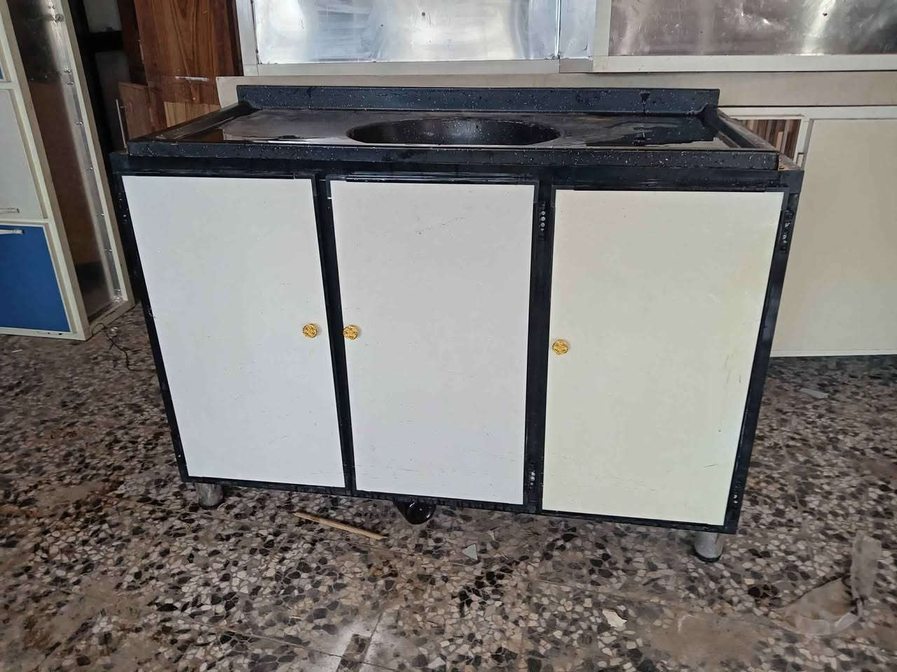 غراض 
كنتور تزكام 3ابواب بعده جديد 200
سنكي مرمر متر ونص نضيف 100
طباخ مصري 4 عيون كله شغال 135
سنكي بابين نضيف جدا 85
العنوان نجف شارع المدينه النجف, العراق


**إذا كنت صاحب هذا الإعلان وتريد حذفه لأي سبب، رجاءا أرسل رسالة إلى الدعم الفني**