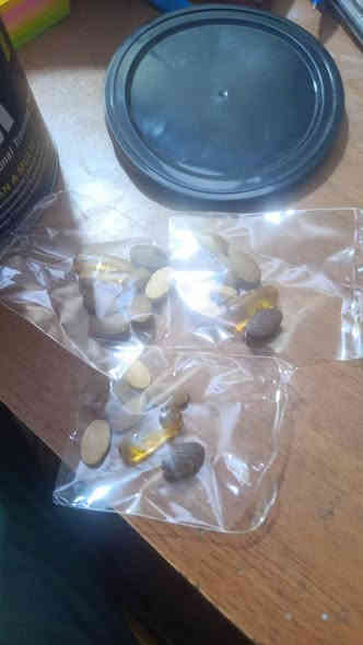 علبة بيه ٢٢ كيس من مجموع ٣٠ 
انمل باك 
السعر ٢٥ 
***********
السعر ٢٥
