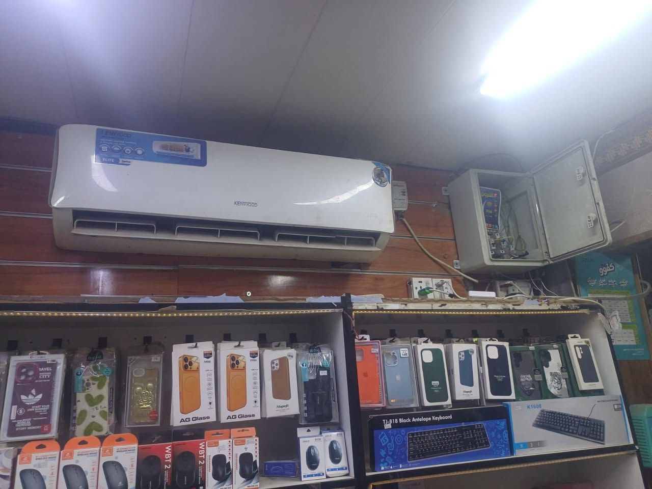 محل موبايلات للبيع
محل اجهزة موبايل وصيانه للبيع في منطقة العبيدي قرب مطعم ليالينا ( السعر 6 ملاين قفل رجائاً )

محتويات المحل
جهاز استنساخ كبير epson 5890
جهاز استنساخ صور وعضم عاج epson 8050
جهاز كبس هويات 
جهاز ارصده 
اجهزة صيانه 
ميز صيانه 
ميز كاشير 
فاترينات عدد 5
عارضه اجهزه ( فاترينه تعليك ) 
اكسسوارات متنوعه مثل ما تشوفون بالصور 
ديكور مرتب
وبي بعد هواي شغلات تجي وتشوف المحل بعينك 
جام خانه خارجي وكبنك 
اعلانات كامله للمحل 

ابيعلم المحل كله هوه وغراضه 
ايجار المحل 200 
كهرباء ونت بي كامل تجي كبل تشتغل 

سبب البيع صار عندي شغل صباحي والتزام ارجع متأخر ما جاي اكدر افتح صار شهر تقريباً تارك المحل افتح بالاسبوع يومين 

اما بالنسبه لشغل المحل فـ هو بشارع تجاري قرب السوق قرب مطعم ليالينا والناس خير من الله بهذا الشارع 

***********
