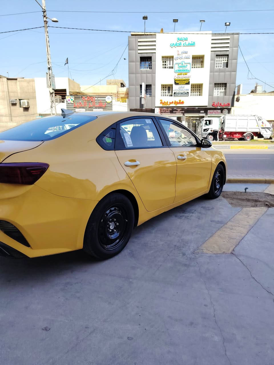 السلام عليكم
         سيراتو خليجي فووووول مواصفات عدا الفتحه 
كيا سيراتو خليجي 2022 جديده جدا
كير محرك 1600 دوش ممتاز جدا مامفتوح بي برغي
بصمه تشغيل وابواب وصندوق
لد امامي نهاري
ترحيب عند الاقتراب
مري شفط
كراسي جلد
راداد جانبي
حساس مطر
شاشه لمس وكامره دواره
جنطه ذكيه
تبريد ثلج بمعنى الكلمه
شاشه اعطال
اشاير بل مري
تبريد بيانو
مرايه تعتيم
تدفئه بل كشنات
فول تحكم ستيرن
تخم تاير جديد باتري جديد
منظومه غاز مع كارت الضمان
هيئه مصفره + رقم دولي الجديد سنويه 2029
سياره جاهزه مابيها اي نقص
سياره بعد بيها مواصفات  سعر 125 ورقه وبيها مجال للطيبين التساهل موجود وتأخذوها من عيوني بغداد قرب ساحه عدن *********** حيدر السعدي للبيع أو مراوس
