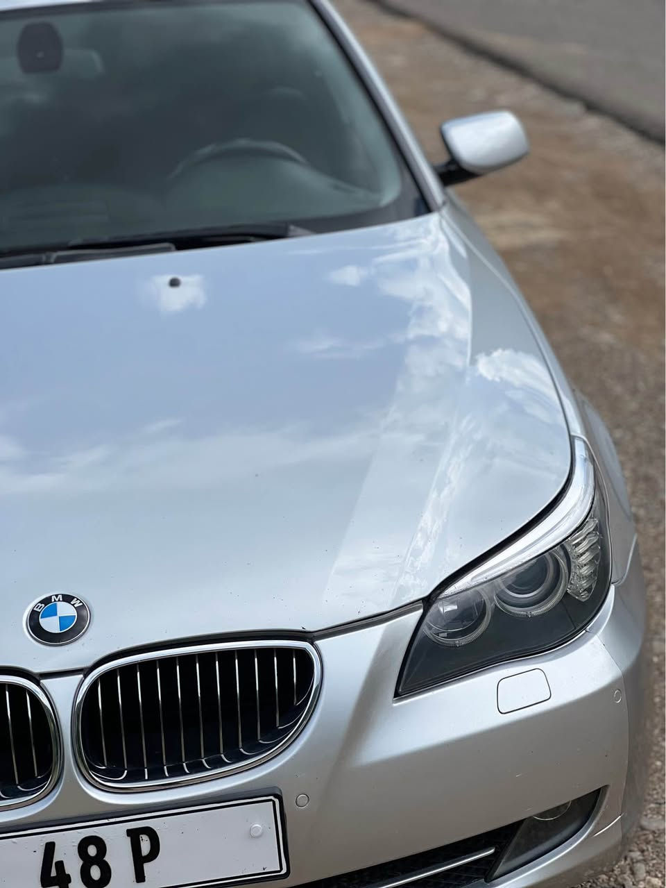 BMW e60 2009 530i  
نمونەیە لە جوانی 
فول مواسەفات مەنەفێست اصلی 
بێ سبوقە هیچی نییە گێرو مەکینە بە شەرت
نرخی ٩٢ وەرەقە و مەجال
*********** أربيل, العراق
