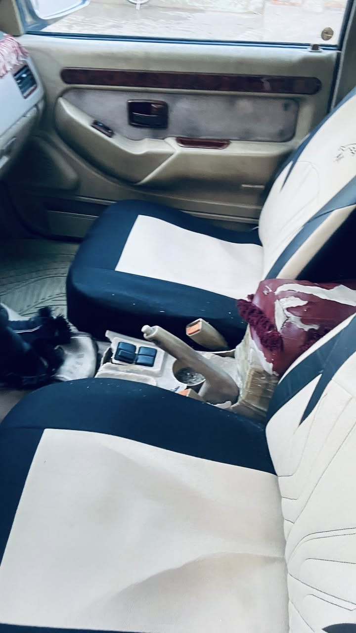 بيك اب شانك فونك موديل 2007 محرك وكير شرط السعر 45للتوصل وتساب *********** ملاحضه بيه طخه بسيطه بلدعاميه الاماميه جهة اليمين وبيه تكحيلات فقط بسيطه جداً
