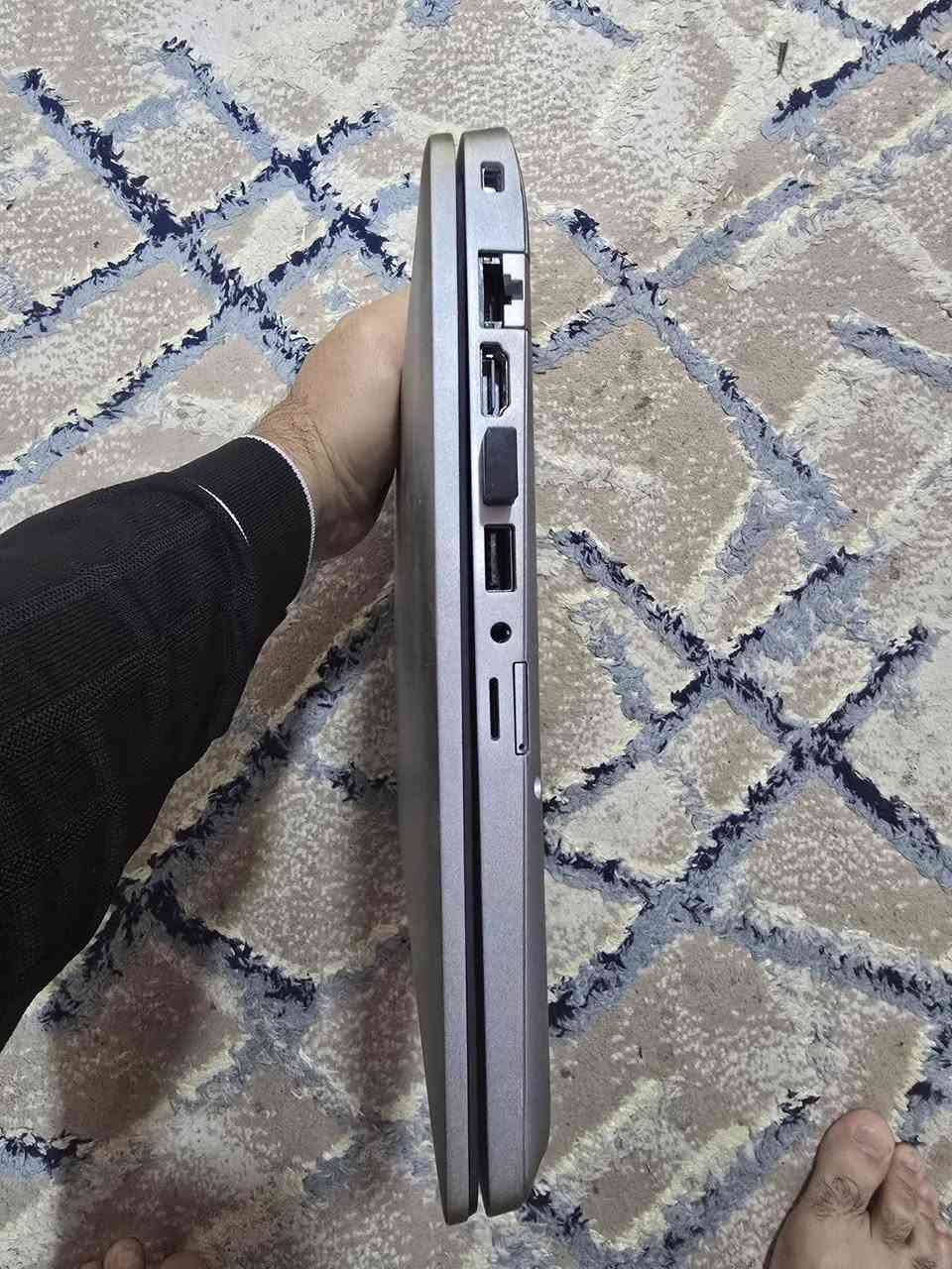 لابتوب Dell Core i5 الجيل العاشر بيع ب350 الف او مراوس بلابتوب اعلى مواصفات وانطي فرق ... 
 (شاشة لمس) - نظافة فائقة
​المواصفات التقنية:
​المعالج: Intel Core i5 الجيل العاشر (10th Gen)، أداء سريع جداً ومستقر.
​الشاشة: 13 إنش Touch Screen (لمس)، دقة ألوان ممتازة وحجم مثالي للتنقل.
​الذاكرة: 256 GB SSD (هارد سريع جداً).
​الرام: 8 GB.
​اللون: سلفر (Silver) أنيق جداً ونظافة الجهاز 100%.
​البطارية: ممتازة وتصمد 3 ساعات وأكثر من العمل المتواصل.
​الملحقات: الشاحنة الأصلية الوكالة.
​المكان: الأنبار - الرمادي.
​المراوس: متاح المراوس بلابتوب او تابلت لكن مواصفات اعلى وانطي فرق  (حسب القناعة).
​التوصيل: لا يوجد توصيل، الفحص والاستلام المباشر في الرمادي حصراً.
​للتواصل والاستفسار:
اتصال: ***********

