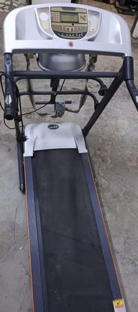 جهاز جري رياضي مستعمل السعر 150 الف وبي مجال بسيط  07706271330