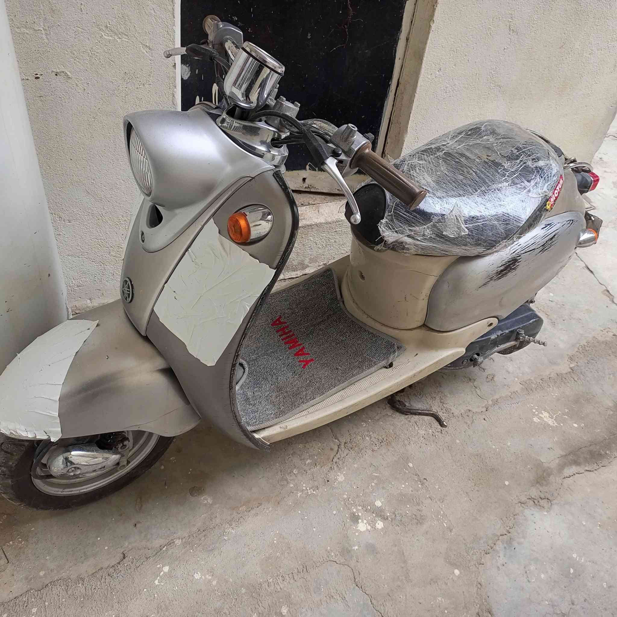 سلام عليكم ورحمه الله وبركاته 
عبد الحليم دراجه رمبه دبل سكليتر كابريتر بلادي صالنصه بلادي محرك ممفتوح سلف كهربيات كله شغال ٤٥٠ بي مجال قليل مراوس هم يرهم اب موبايل ***********
