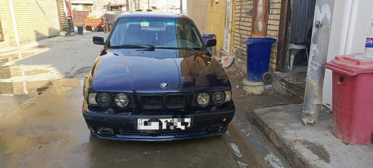 سلام عليكم
‏ BMW 530i 
اصل V8 
موديل 1993
رقم بغداد الانكليزي
السياره جاهزه معمره بالكامل 
كير مكينه حداديه خير من الله 
تخم تايرات جدد
ويل M
دعاميات M
لايتات دخاني صلايب 
بك لايت وسكنات اصلي حاويه 
غرفه جلد جديده 
السيارة ناصبه وكاعده للاخير
واحله من الصور بهواي 
مكان السياره بغداد
السعر : 80 وبيه مجال 
للاستفسار : ‭***********
