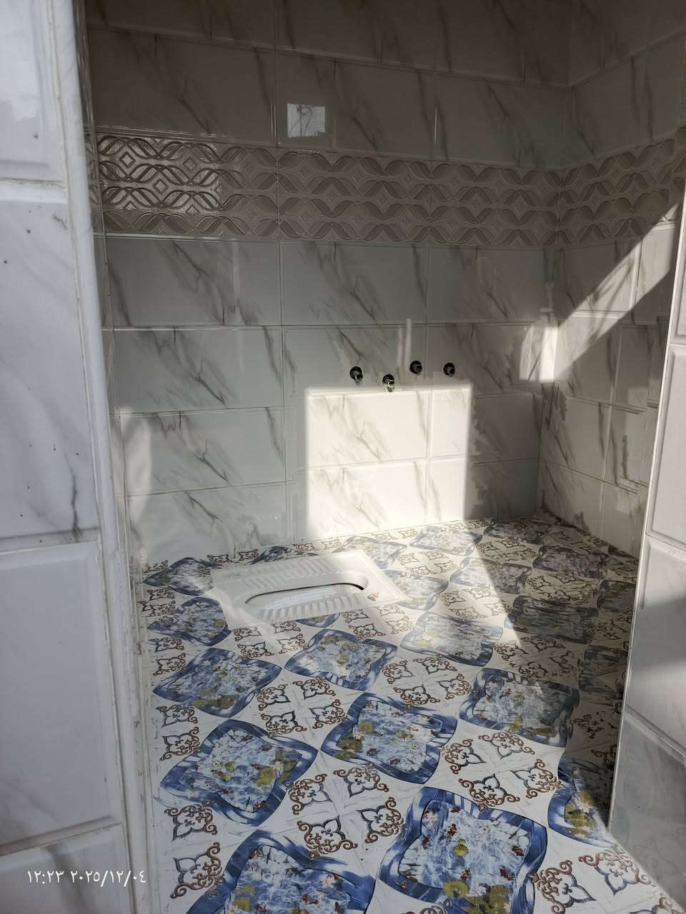 خلفه سراميك جذاريه وارضيه درجه اولئ في النجف منفرغ حاليا 
*********** متواجد واتساب
