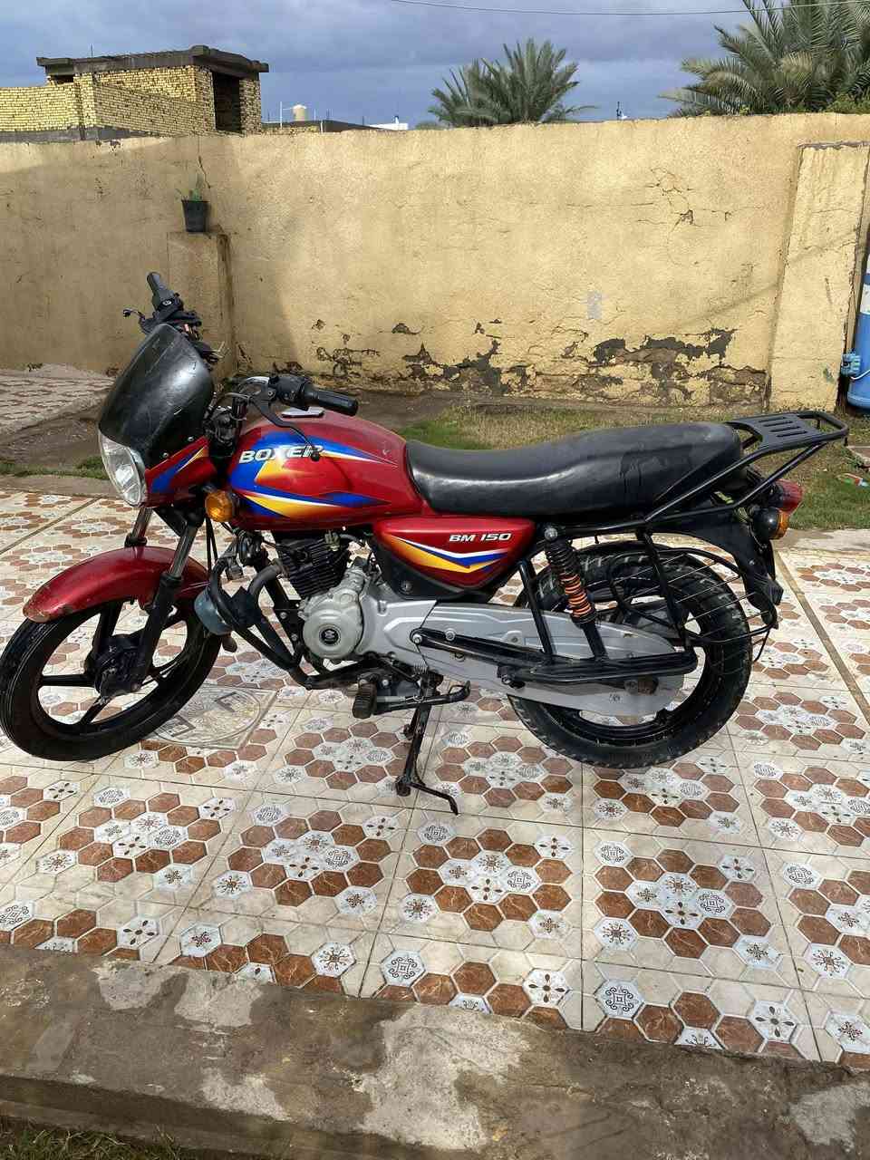 دراجه بوكسر + سكنس جبلي ثينهن جدد وما مفتوحات والبوكسر رقمها كامل ما بيهن ااي نقص  ابيعهن ثنينهن مليون 200 . ***********
