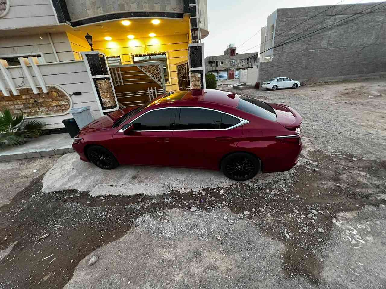السلام عليكم
لكززes350

موديل21
رقم دهوك 
محرك V6
فول مواصفات واحد ع واحد 
ميحتاج اذكرها معروفه
ضررها فقط جوه الرقم الخلفي 
سيارة جاهزه مناقصها اي شي
سعرها 260وبيها مجال 
مكانها تكريت 
***********
