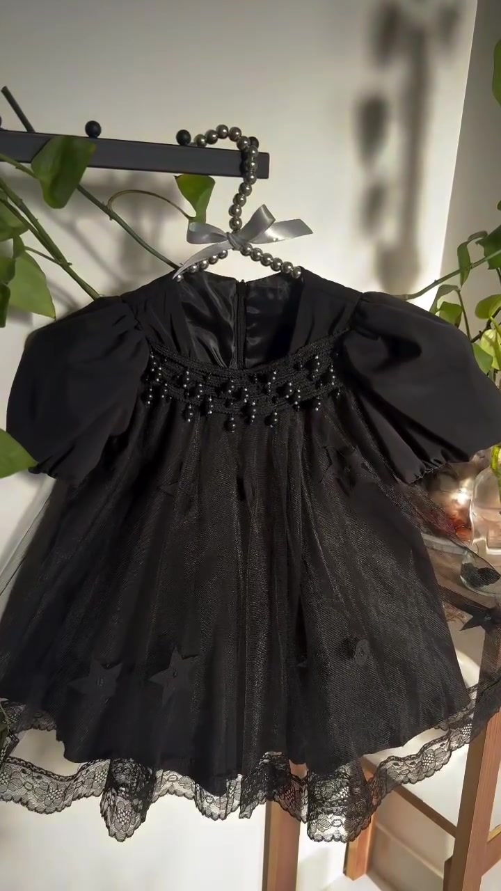 موسم محرام الحرام  جديد 😍🖤🖤🖤
فستان بناتي قياس 2.3.4.5 العنوان واسط نعمانيه شارع 13 مجمع بيت راهيف ماقبيل مجمع الغدير توجد خدمه توصيل لجميع المحافظات العراق الحجز *********** #نعمانيه #كوت
