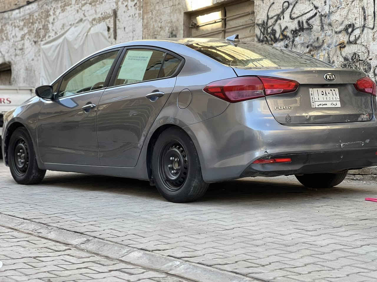 فورتي
موديل 2017 
ماشية 190 الف كيلو 
سيارة نظيفة وماناقصها شي 
محرك 2000 دوش 
مبدل فقط كازكيت فقط 
لباقي مكفول 
تشغل وتطلع 
ب اسمي تحويل ثاني يوم 
تحكمات بل ستيرن 
تدفئة بل كشنات 
مامتعوبة السيارة 
بيع مستعجل 
وسعر مناسب 
سعر 108 ورقة 
وبيها مجال للطيبين 
مكاني بغداد 
الزعفرانية 
للاستفسار 
***********
