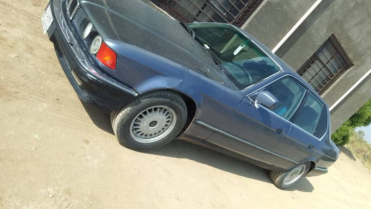 السلام عليكم/ بي ام 730/ موديل 1992/ مكينه 6سلندر سياره جديده مصبوغه لجماليه فقط حداديه جديده كير جديد كهربايات كله شغال رقم نجف  السعر 35 وبيهه مجال
الشراي بي خير ويدلل مكان الديوانيه الحمزه الشرقي الاتصال ***********
