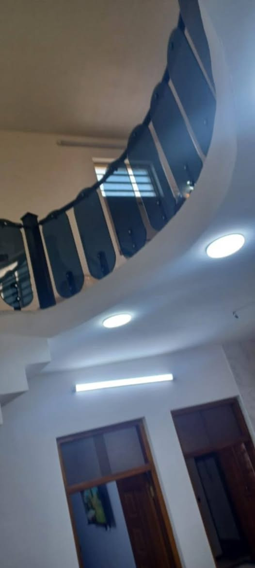 دار للبيع🏠
المساحه 200متر 
برهم (قسط/ونقد)
طابق واحد 
يتكون من/صاله /ومطبخ/وحولي /2غرف نوم صحيات 2
سطح اشتايكر 
البيت كله كاشي 
الدرج مرمر ونارة بيانو 
الصحيات كلهن سيراميك 
المنور سيراميك
الشارع عرضه /9متر 
بصف الطابو مقاطعه 3/10
العنوان /البياع الشرطة الخامسه مدخل منطقة الدوانم 
قرب جامع كرطان الكبير 
للاستفسار الاتصال 
***********. بي واتساب
