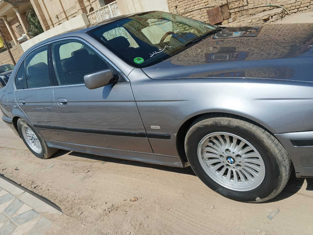 السلام عليكم اخوان الغوالي 
BMW/E39 للبيع 
الموديل 1998
الون رصاصي صدر الحمام مصبوغه عام بدون دواخل 
محرك 28 فانوص جديد شاده 
كيراوتوماتيك تبترونك 
سلايد روف طكتين 
داخل مشمشي نضيف حيل 
كشنات كهرباء فول حركات 
تخم تاير جديد ويل كب بلادي 🛞🛞
تبريد خير من الله ❄️❄️
السياره خير من الله وبيه بعد مواصفات وكامله من كل النواحي
السعر 95ورقات وبيه مجال
مكانه الغدير او الكراده 
رقم الهاتف ***********
