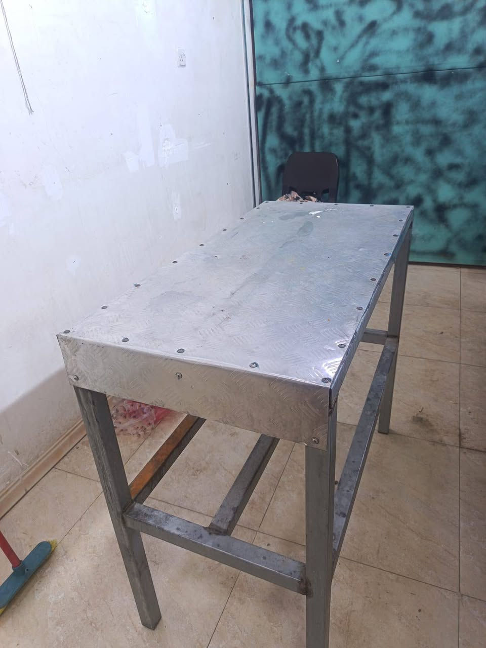 الاول 2متر ونص
الثاني 2متر
الثالث 1متر
مع جام خانه متر ونص
مع 8كراسي +ميوزه 2
ساحبه هواء
للتواصل واتساب ***********
المكان بغداد البياع
