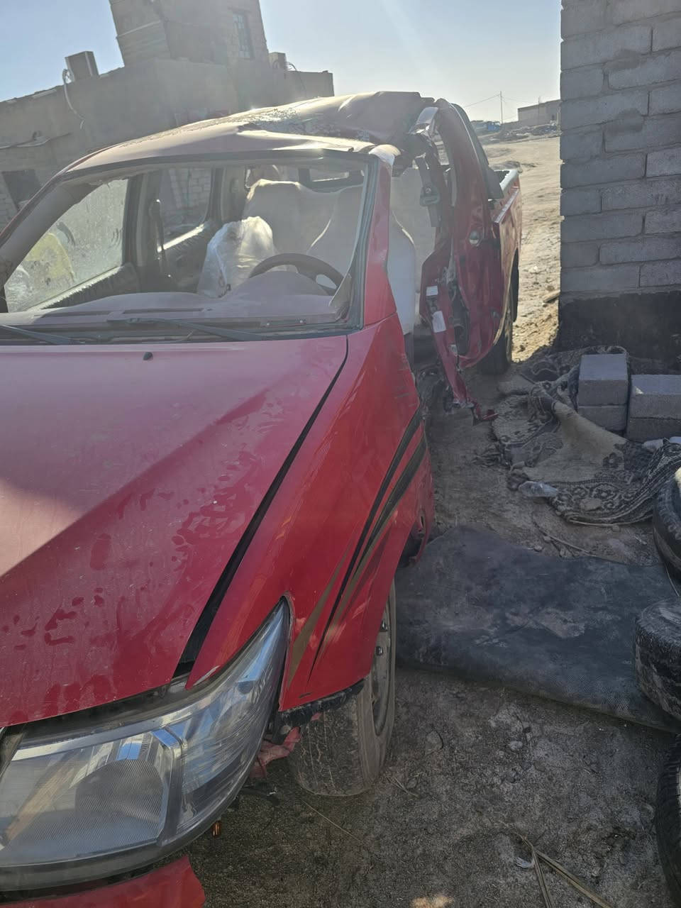 سلام وعليكم سياره 2015للبيع على حادثها حادث بيبان ثنين وتكمه والباقي بس شخوط يعني يصير بارد بيها السعر 130وبيها مجال اكفل كير ومكينه وشاصي   مكان البصرة قضاء الهوير الخاص ***********
