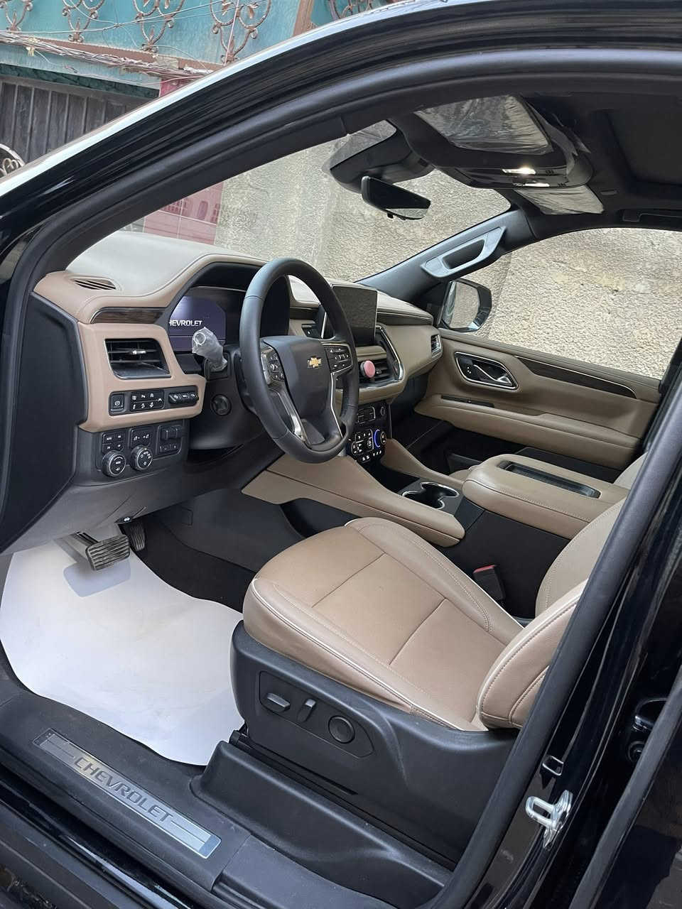 السلام عليكم
تاهو 2023 برايمر خليجي مكفوله 
 من ضربه وصبغ وكاله المنصور 
ام ضمان داخل بل ضمان 
رقم بغداد مميز بسمي 
محرك 8 سلندر 
السياره فول مواصفات 
🛑 جكات 
🛑 داتا شو 
🛑 كيجات الكتروني 
🛑 ٥ كاميرات 
🛑 حساسات ٣٦٠ درجه 
🛑 كشنات كهرباء حار بارد 
🛑 رادار امامي خلفي جانبي 
🛑 داخل جلد 
🛑 شاشات خلفيه 
و وشاشه اماميه 
🛑 دوسات كهرباء 
🛑 صندوك كهرباء 
وباقي مواصفات البرايمر معروفة 
وغراضها كامله من كلشي 
العنوان:  بغداد 
هذا رقم ***********
