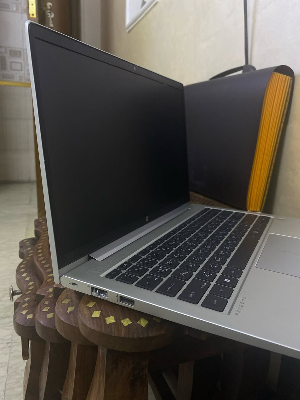 HP ProBook 445 G9

* معالج: AMD Ryzen 5
* كرت شاشة: AMD Radeon Vega Graphics
* رام: 8GB DDR4
* تخزين: 256GB SSD NVMe
* شاشة: 14 بوصة

* الجهاز نظيف ويعمل بكفاءة، مناسب للدراسة والدوام والأعمال اليومية يشغل العاب
280 الف 
مستعملها قليل للدراسه عندي وصل الشراء
تواصل فقط واتساب
***********
مكاني بغداد بلديات
