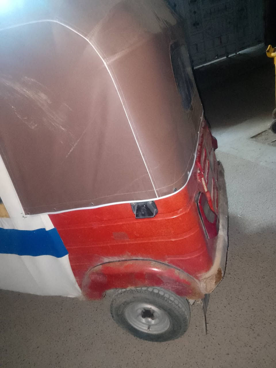 سلام عليكم تكتك للبيع موديل 18 أوراق أصولي تكتك خير من اللة محرك اكسن خير من اللة كشر نضيف المكان الكمالية السعر 3و400 وبيهة مجال بسيط حك الجية رقم ***********
