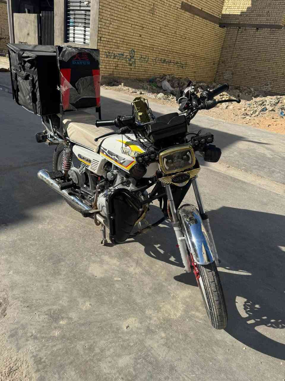 سلام عليكم شباب
دراجه إيراني سونك موديل 24 
150cc (سوبر )
دراجه خير من الله اي نقص مابيه 
٥ كير سلف، هندر كله شغال 
كهربائيات كله شغاله 
بيه زنون ، صندوق دلفري ،درع جيوب ،تجوه ظهر ،شاحنه دراجه مناقصه شي ،،السعر 670 وبيه مجال لطيبين 
*********** رقمي واتساب ورصيد 
،ومتواجد فيس 💝
تاير امامي جديد 
تاير خلفي جديد
