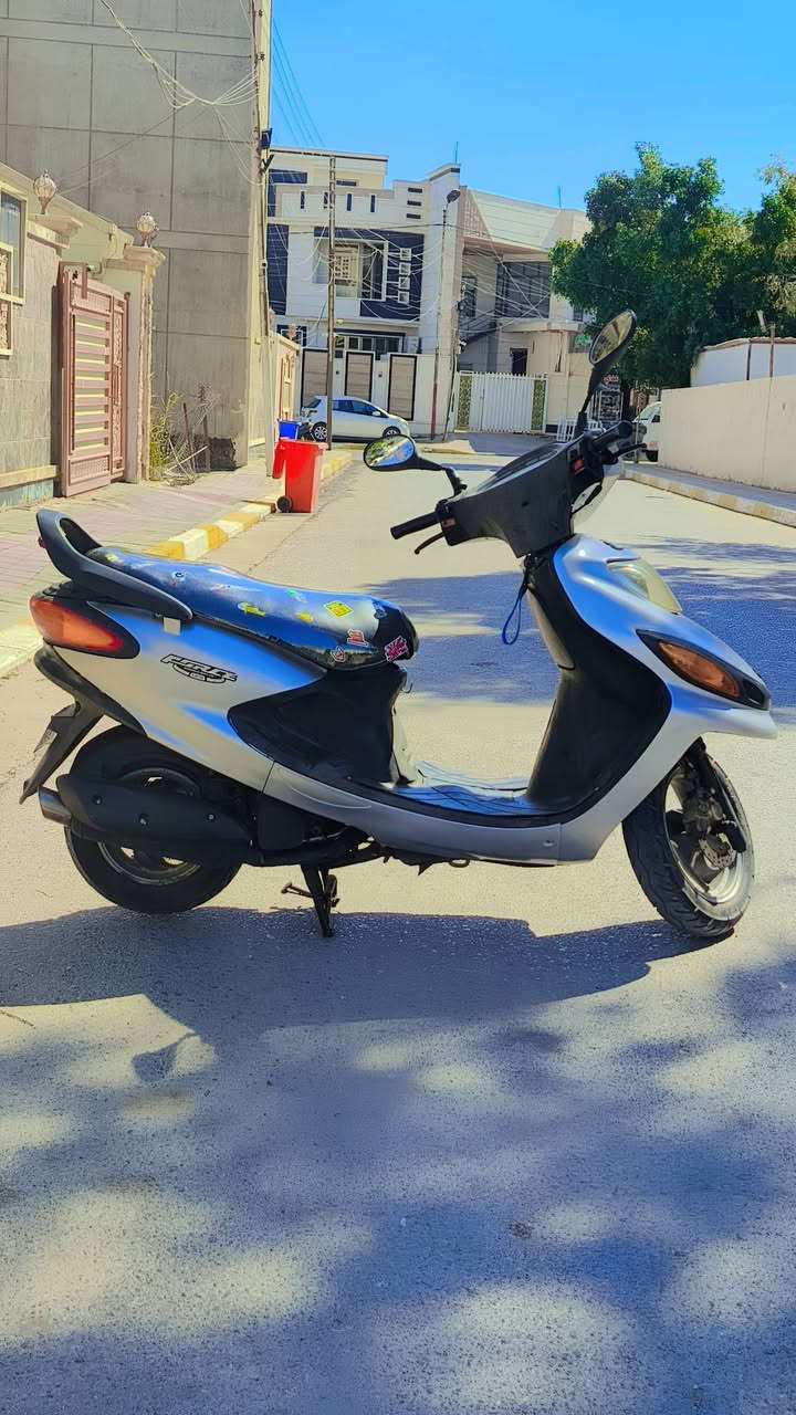 سلام عليكم من رخصه الادمن 

-بيع سريع مستعجل عل بيعتها-

 دراجه جمجمه يوماها يابانيه

 فول نضافه بلاديه وحيل نضيفه الدراجه نفس النضافه الي بلصور وانضف بعد كفاله عاده كهربائيات ومحرك وكفراتها بلاديه ومزوده صالنصه رياضيه FM محركها شلعه ومعدل خير من الله 

الي يريدها مكاني بلرمادي بلسوك الطوبجي ورة شارع الذهب هناك محلي مال دراجات تجي تاخذ شي نضيف وجوة السوك 

معروضه ب( 450 الف وبيها مجال للشراي ويدلل) 

تواصل عل رقمي بيه واتساب واتصال ***********
