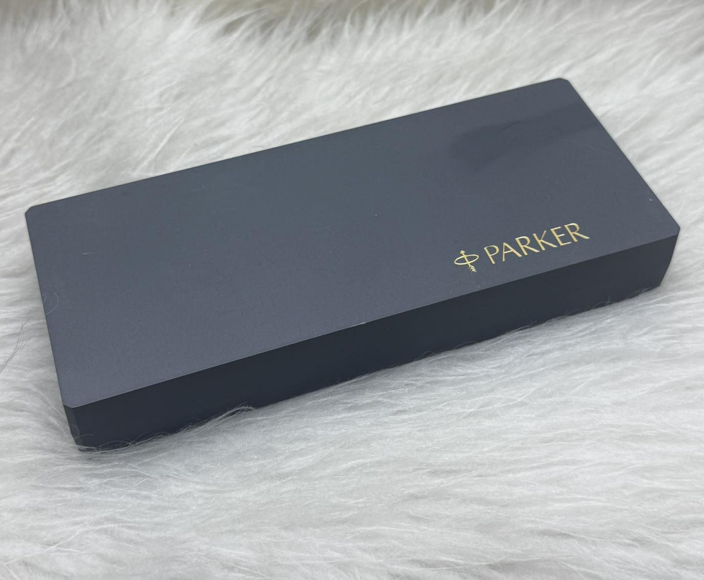 PARKEA(180)
 سيت  باركر  ١٨٠
حبر وجاف 
امريكي المنشأ اصلي 
ستانلس ستيل 
ريشة(سلاية) ذهب خالص عيار 14k
جنكال + حلقات 
حجم الخط F/B 
جديد غير مستخدم
مع علبة اصلية 
للاستفسار المراسله على الخاص او الاتصال بالرقم  *********** 
يوجد خدمة توصيل داخل بغداد و محافظات
