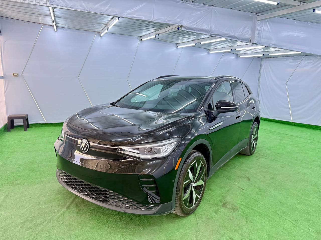 🧿🧿🧿 يرجى قراءة الاعلان بشكل كامل 🧿🧿🧿 

Volkswagen ID.4 electric .. 2024 ..( كهربائية ) 

                🚨 فولكسواجن / اي دي فور 🚨 

   ♦️ السيارة موجودة في الأردن المنطقة الحرة ♦️ 

    💵 لايك + كلمه تم يوصلك السعر ع الخاص 💵 

             ♦️ رقم شاصيها كم ضمن الاعلان ♦️ 

موديل :- 2024 
اللون :- اسود 
قوة محرك :- كهربائي ب الكامل 
عداد المسافات :- 17316 KM 
عدد المقاعد :- 5 مقاعد 
مواصفات السيارة :- PRO . S ( دفع رباعي ) 

الاضافات :- 👇🏻👇🏻👇🏻👇🏻 

♦️ شاشة نفكيشن 
♦️ شاشة معلومات ديجيتال 
♦️ دخول ذكي 
♦️ رادار امامي 
♦️ تحكم مسجل 
♦️ تحكم سرعة 
♦️ اوامر صوتيه 
♦️مثبت سرعة 
♦️هاند بريك بصمة 
♦️ گير تعليق 
♦️ تدفئة مقاعد 
♦️ تبريد مقاعد 
♦️ مقاعد جلد اسود 
♦️ سقف بانورما ثابت 
♦️ مقعد سايق كهربائي 
♦️ميموري خزن وضعيات 
♦️ لايت زنون 
♦️ اشارة جانبيه 
♦️ اطارات حجم 20 انش 
♦️ حساسات عازله للصوت في الغرفه الدخليه 
♦️ شاحن وايرلس 
♦️ تدفئة مقود 
♦️ كاميرا خلفية 
♦️ تبريد خلفي 
♦️ مداخل USB

و المزيد من الاضافات و المميزات في عالم ( ID.4  ) 

          🚘 حادث السيارة كما هو موضح بصور 🚘 
                   دعاميه اماميه فقط بدون ايرباكات 

🚦🚦🚦السعرعلى الخاص فقط  🚦🚦🚦🚦
🔺🔺🔺🔺🔺🔺🔺🔺🔺🔺🔺🔺🔺🔺🔺🔺

📍 الفروع:

الفرع الاول :- 

بغداد - البياع - الشارع الثاني - معرض الهاشمي ( سيد سيف الموسوي ) 

‭***********‬ / اتصال او واتساب
~~~~~~~~~~~~~~~~~~~~~~~ ‭
الفرع الثاني :- 

المسيب - شارع السدة - شركة علي الريس ( سيد حيدر المعموري )    

‭ ‬‬‭+964 781 976 7048‬
واتساب او اتصال 
~~~~~~~~~~~~~~~~~~~~~~~
الفرع الثالث :- 

النجف الاشرف - حي الحسين - مقابل بانزين خانه الكرار - سيد خالد الكيشوان - 

‭+964 781 399 9323‬ 
واتساب او اتصال 
~~~~~~~~~~~~~~~~~~~~~~~
الفرع الرابع :- 

الاردن - الزرقاء - المنطقة الحرة - شارع ( 21 ) شمال - شركة علي الريس المعموري ( ابو عبدالله الموسوي ) 

( فريق المبيعات ) 👇🏻👇🏻👇🏻👇🏻👇🏻 

00962791707787 / ابو عبدالله / الاردن 
00962798611811 / ابو محمد  / الاردن 
00962791493166 / ابو احمد  / الاردن 

اي ملاحظات او اي استفسار او طلب صور او مقطع فيديو مصور ل اي سياره يرجى التواصل على الرقم التالي  :- 

00962791311893 / عبدالله الموسوي  / الاردن 

🖋 بإدارة: أبو عبد الله الموسوي

((إن أرضيناك فتحدث عنا، وإن لم نرضك فتحدث إلينا))

🔖 #سيارات_أمريكية #استيراد_سيارات #سيارات_كندية #عروض_سيارات
#الزرقاء #المنطقة_الحرة #سيارات_العراق #سيارات_سوريا #سيارات_الأردن
#علي_الريس_الموسوي #تجارة_السيارات
#موؤسسه_الشهداءالسعودية_الكويت_مصر_العراق_لبنان
