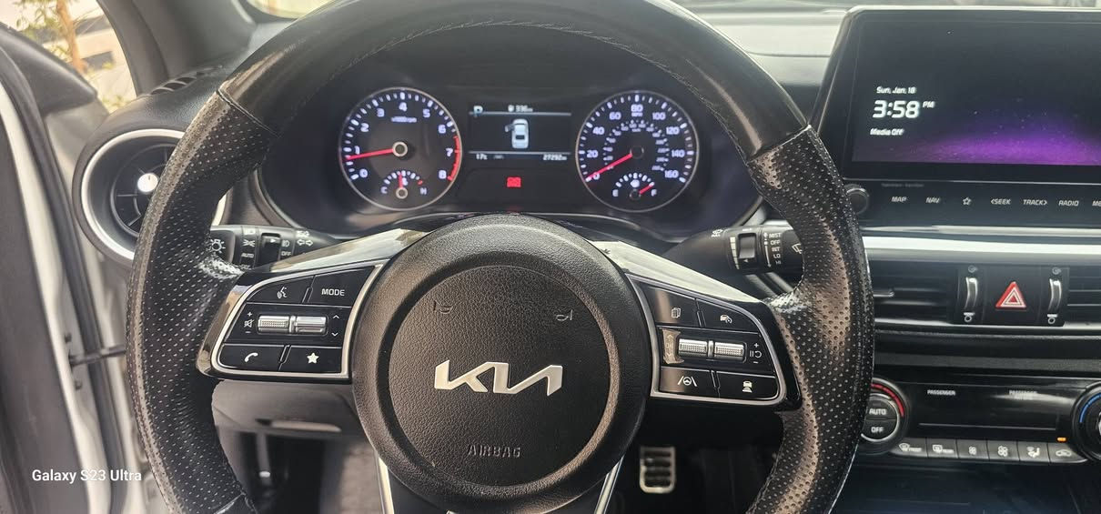 كيا فورتي gt line موديل 2023 فول مواصفات محرك 2000 ماشيه 27 رقم بغداد حادث جاملغ وبنيد 
سلايد . بصمه. تشغيل عن بعد. رادار. تحديد مسار.  هاند بريك بصمه.  اوتو هولد.  شاحن واير ليس.  سعر 168 
***********
