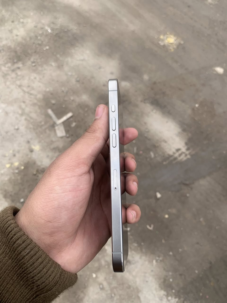 سلام عليكم ايفون 15 بروماكس عوزه شاشه الجهاز نضيف نضيف كامل ملحقات شرق اوسط دبل بطارية ٨٧ فقط عوزه شاشه فقط واتساب مكلف بنشر فقط واتساب 
 0773 230 8694
