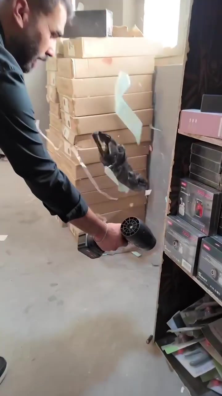 💨 قوة تنظيف خارقة بيدك!

محرك نحاسي قوي مع شفط عالي 35000PA يزيل الغبار والأوساخ بسرعة وسهولة.

بطارية ليثيوم كبيرة قابلة للفصل لوقت تشغيل أطول 🔋

تحكم مرن بالسرعة مع نظام توربيني يمنحك تدفق هواء قوي لتنظيف أدق الأماكن ✨
#بسعر 23الف 
#يوجد توصيل لكافة محافظات العراق


**إذا كنت صاحب هذا الإعلان وتريد حذفه لأي سبب، رجاءا أرسل رسالة إلى الدعم الفني**