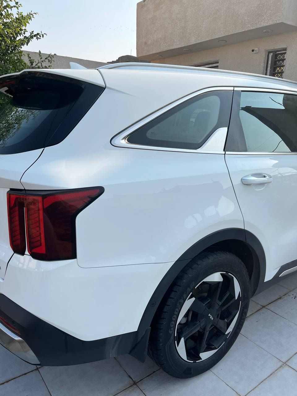 سورنتو مديل 24
فول مواصفات للاخير فور ويل كشن تدفئه تبريد بنيراما 4 كامرات  توقف ذاتي وتشغيل عن بعد 
مكانها كوت 
السونار مرفق 
للاستفسار ***********
