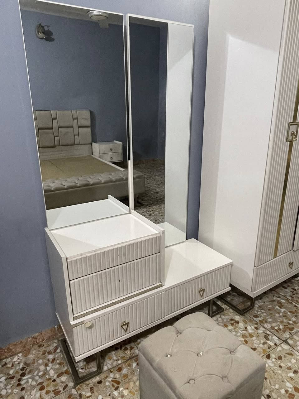 غرفة نوم تركي مستخدم 
9 قطع مميز كنتور زاوية 
السعر 800 الف
***********
