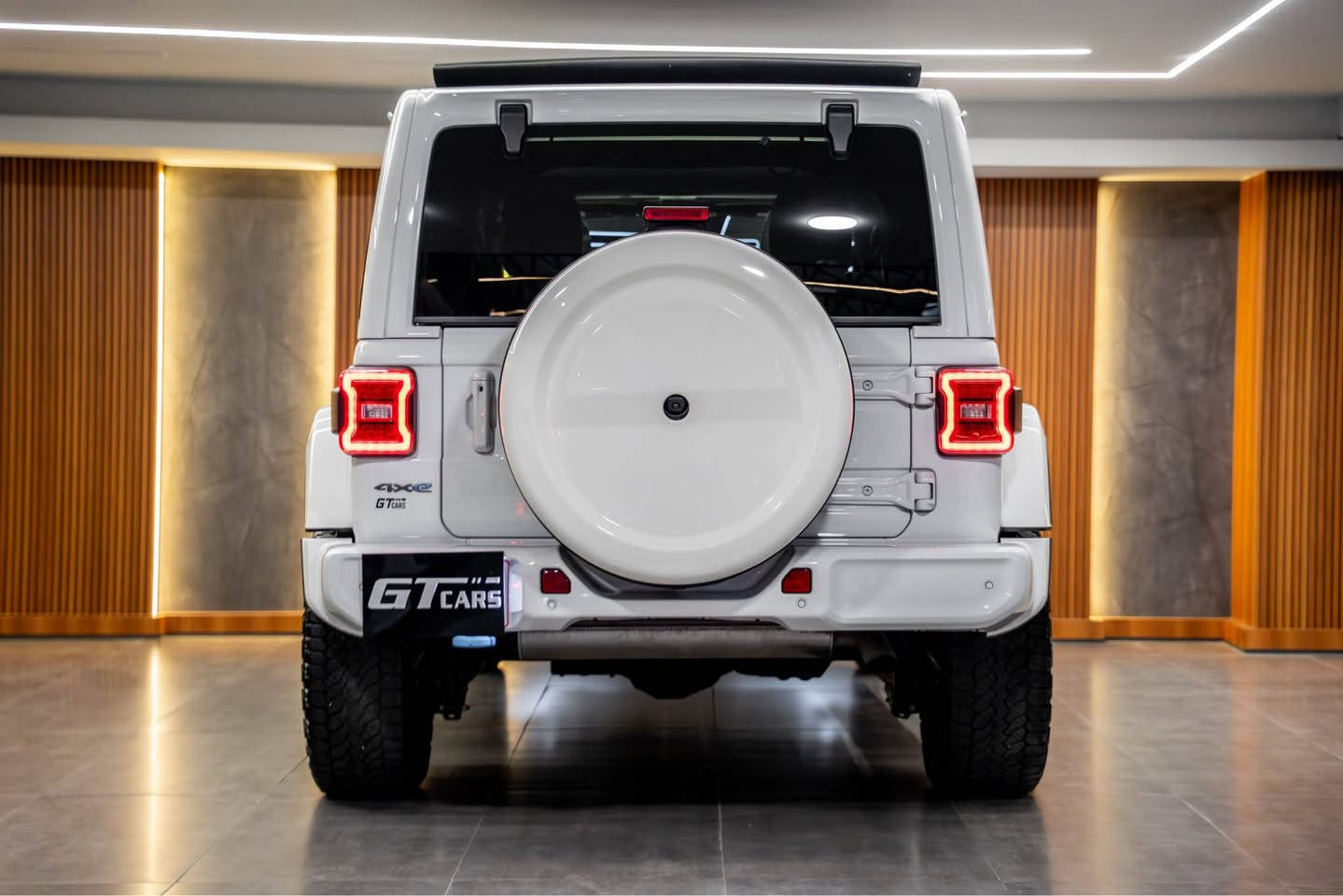jeep Wrangler haig altitude  🔥

اجمل واحلى رانكلر القطعة النادرة والمميزة جداً 

رقم السيارة : بدون رقم يترقم محافظات اقليم 
موقع السيارة : دهوك 
نوع السيارة : جيب رانكلر 
موديل السيارة : 2024 
المسافة المقطوعة: 21.000 ميل 
حجم محرك 4 سلندر هايبرد 4XE

مواصفات:  high altitude  فول 1/1 

بصمة تشغيل 
بصمة ابواب 
كراسي تدفئة وجلد كامل 
ستيرن تدفئة 
تشغيل عن بعد 
سقف بانورامي 
تبريد مركزي قطعتين 
دفع رباعي 4*4 
تحكمات تحديد سرعة اوامر صوتية فول 
شاشة كبيرة 
كاميرات عدد 2 امامي وخلفي 
انظمة قيادة hybrid.electric.saev 
تراكشن مانع انزلاق 
نظام اوتو ستوب 
لايت زينون LED
بك لايت LED
حساس خلفي 
رادار مانع تصادم امامي 
رادار نقطة عمياء 

ملاحظات:  بدون صبغ مكفولة كفالة عامة سيارة جديدة ما شاء اللة 

السعر 38.500$ مجال 

للأستفسار :

*********** واتساب 
*********** دهوك, العراق
