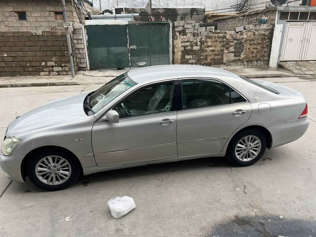 شاهینە بڕاوە 2005 ناوزەرد 182 بەحری 3 دوگمەی پەردە سارد گەرم مەزبوت 
جامی هەڵگیراوە بێ شکاوی و درز 
شوێن موسی تازە بۆیاخ کراوەتەوە 
کامل تایەکانی تازەن سەقفی زۆر جوان 
تەقەو ڕەقەی نیە بێچرکە 
لەمسی شاشەی مەزبوتە 
سەقفو حیزام بەشەرتە شانسی و کەڤەر بەشەرت 
گۆڕینەوەش ئەکەم بە شاهینەو مەلیکە بڕاوە 
لە سەیدسادقە 
0750 129 21 52 وەتس ئەپ و ڤایبەری لەسەرە
