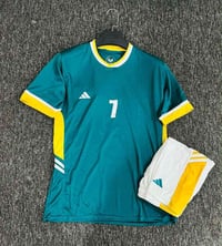 ٢٤ قطعة • ملابس • وصلت اليوم