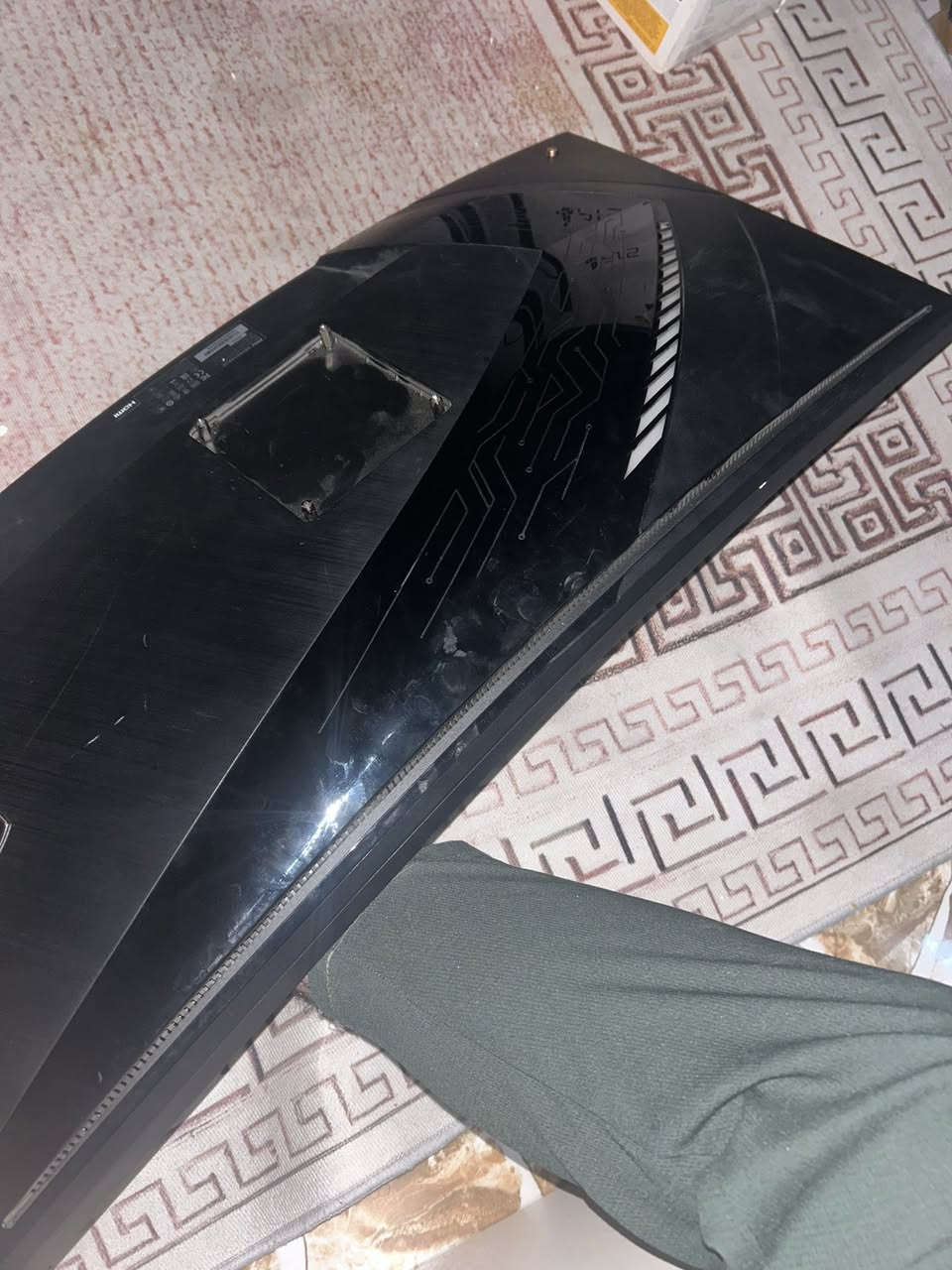 السلام عليكم شاشة msi حجمها 34 2k 144hz بيها hdr وحماية العين مقوسة 1500r بيها RGP من كدام ومن الظهر السعر 325 تجي تاخذها بتكسي او ب سيارتك مكاني بغداد الشعب حي البساتين رقمي *********** موجود واتساب او ماسنجر
