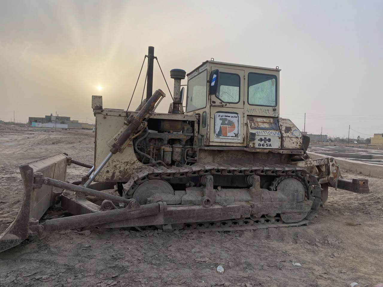 سلام عليكم بلدوزر للبيع ***********
