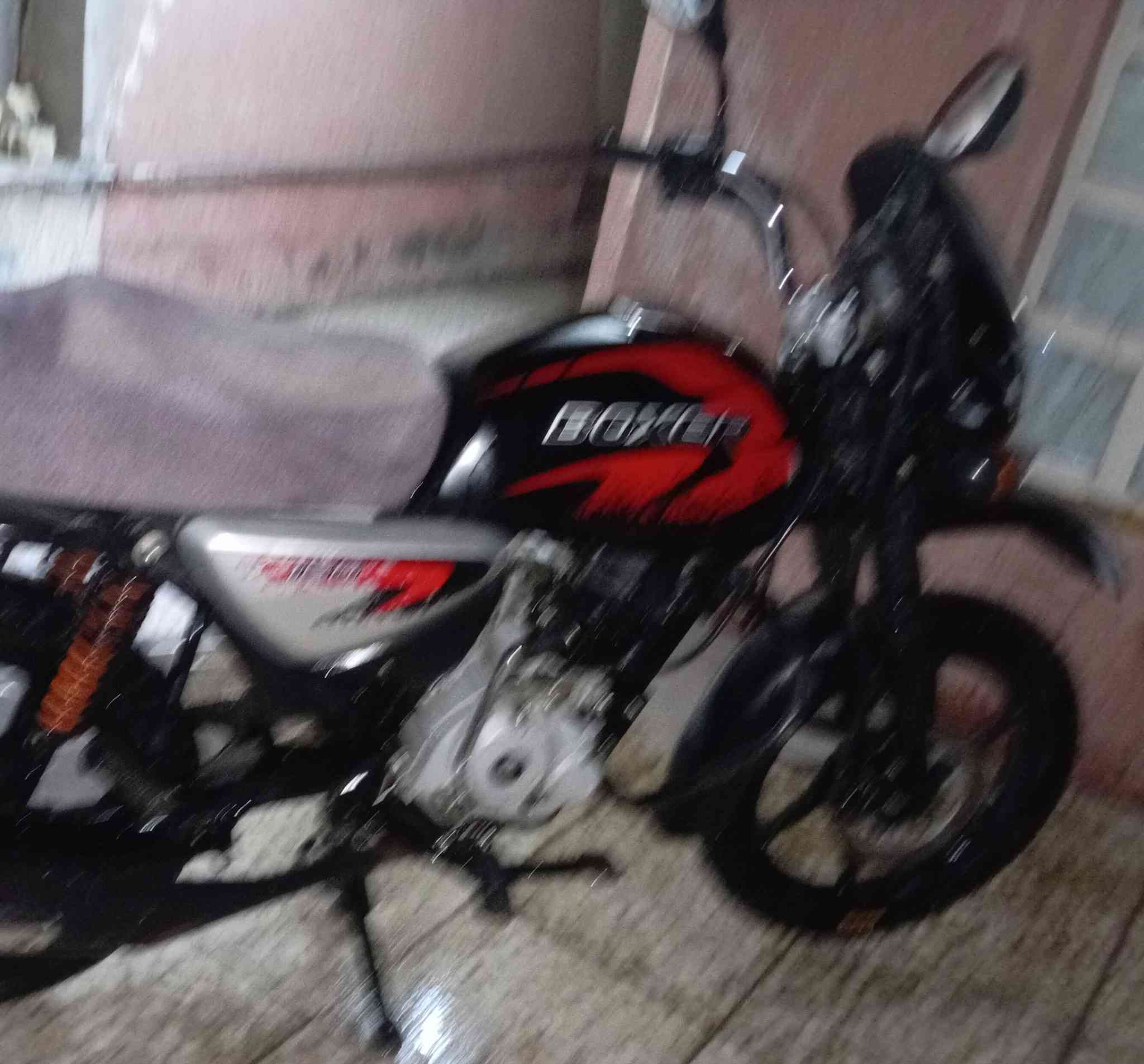 السلام عليكم دراجة بوكسر للبيع موديل 23 رقم بغداد سنويه بسمي تحويل ثاني يوم رقم بغداد السعر ملونين و650 وبيه مجال الطيبين العنوان بغداد الخطيب رقم الهاتف *********** متواجد واتساب
