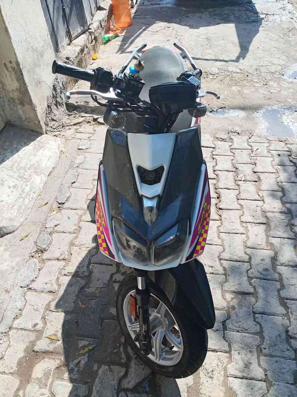 سلام عليكم اخوان جبلي حديث موديل 2021 دراجة بلكارتون بيهة مكينة رياضي وبيهة  كلجات  وبيهة 5 قطع كاربون نازلة من علي كيارة  قبل 3 أشهر نكرة بكل وكت وبيهة شلعة  ومعدل تخبل المكان مدينة الصدر  *********** السعر 1400 وبيهة  مجال قليل
