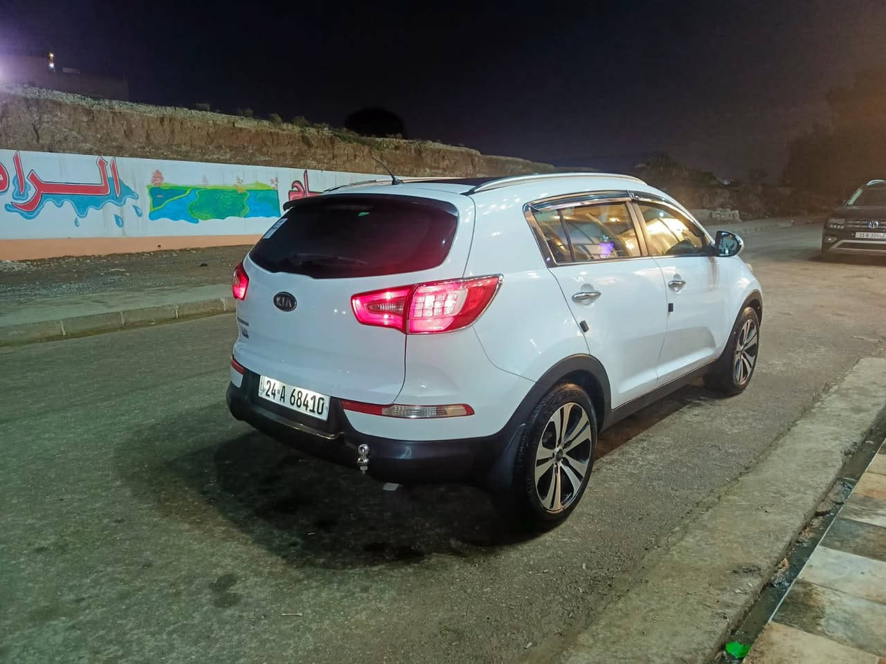 السلام عليكم
سبورتج 2011 سيارة حيل نضيفة احلى من الصوره 
بيها نص باب اليمين صبغ فقط بدون بارد طخم تاير جديد الصدر الامامي جديد الخلفي جديد السيارة مالبيت مواصفات كدام العين معروفة بانوراما 
تفاصيل اكثر اتصال على الهاتف ‭0751 778 9642‬
العنوان الموصل
