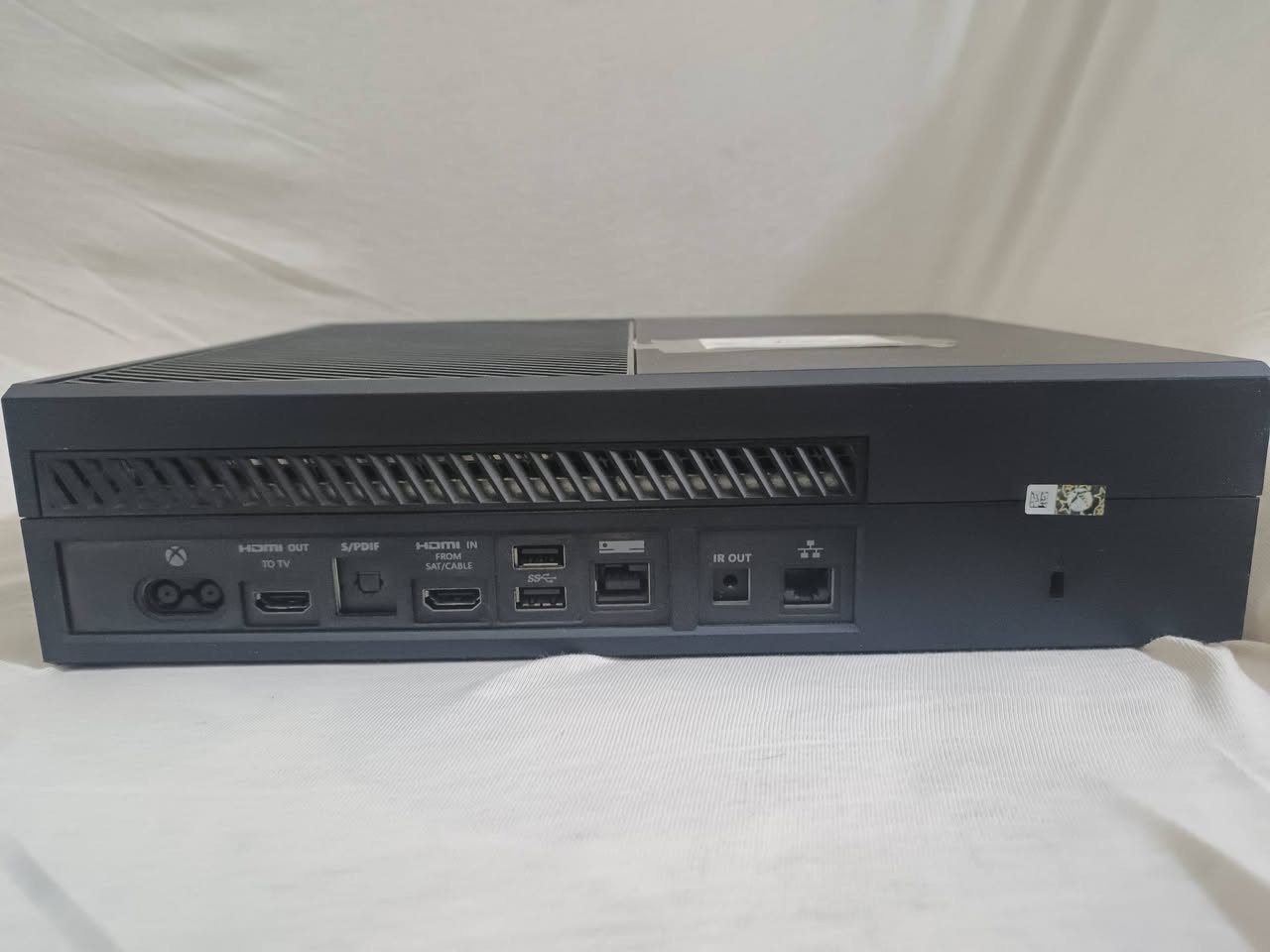 جهاز اكسبوكس ون فات واحد تيرا كامل ومجهز بالاضافة للملحقات من كيبل HDMI ومحولة وكيبل باور واليدة.مع قرص باتلفيلد 1 داخل الجهاز. الجهاز نظيف اخو الجديد حاجة محترمة.
السعر 170الف

التواصل واتساب: ***********
