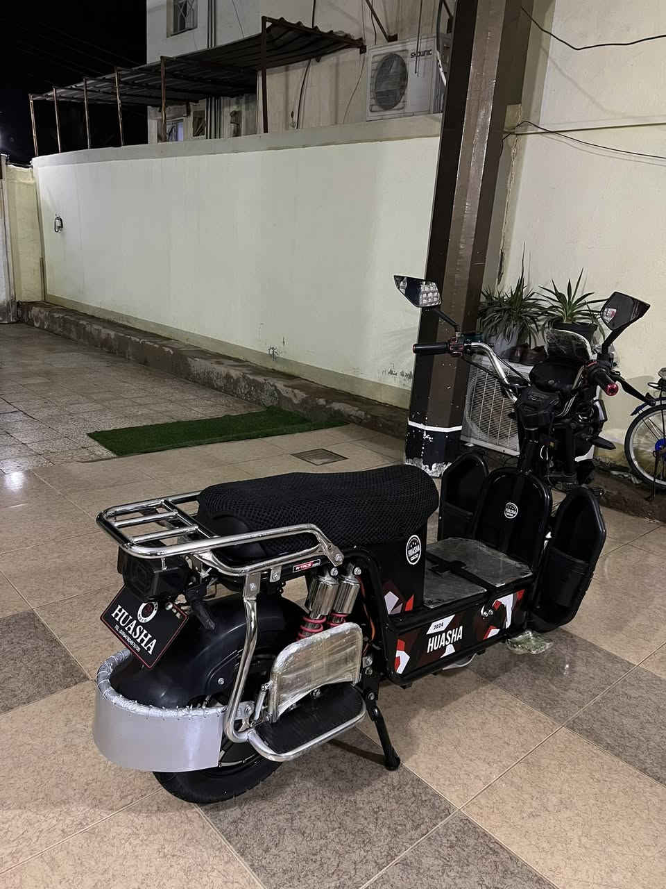 للبيع دراجة شحن هيوشا موديل 2024 الدراجة نضيفة وبطاريات جديدة على الفحص السعر 550 وبيها مجال للتواصل ***********
