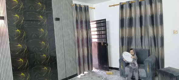 سلام عليكم بيت مساحه 120مربع بيت بلديه منطقه كامل كله بلديه اكثر من 5تالف بيت البيت يحتوي على غرفه وصاله ومطبخ ستقبال صحيات خرجيه وداخليه ممر بيت كلش مرتب خدمات كامله مدرسه قريبه كهرباء ماي مولده ذهبي شارع حله كربلاء يبعد 400متر بنص المنطقه صاير السعر 30وبي مجال قليل الستفسار مراسلت صفحه ونتصال ملاحضه البيت ابو خستاوي ***********
