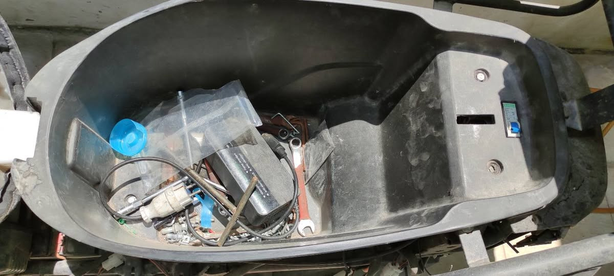 ماطور شحن حجم كبير مضروب بچم ضربه بسيطه صاير بيه عواج بالستيرن شي بسيط يتعدل 
الماطور متروك صارله 6 اشهر يعني اكيد بطارياته سلملي 😁
بس شغال شرط اذا تبدل بطارية أو ثنين وممكن كلهن عددهن 6
السعر 300


**إذا كنت صاحب هذا الإعلان وتريد حذفه لأي سبب، رجاءا أرسل رسالة إلى الدعم الفني**