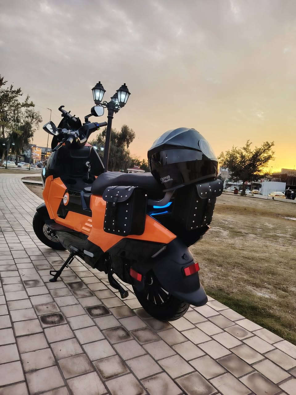 دراجة سيزر ليو للبيع
المواصفات
بطارية ليثيوم 50 امبير فوسفات الحديد
سرعه تصل الى 100
تقطع مسافه بلشحنه الواحدة تصل الى 120 كيلو متر
شكل مميز ولون مميز
تحتوي على بصمة وكرت وسويج 
نظام abs
نظام حماية قفل
نظام تثبيت سرعة
نظام 3 سرع
نظام p
نظام الرجوع الى الخلف
نظام قراءة الاعطال
تحكمات ضوئية
دبل اشارة يمين يسار
لايت زنون عالي
اضاءة ملونة خلفي وامامية
بريكات دسك
وصل الشراء موجود 
العنوان بغداد القاهرة
للاستفسار ***********
رجاءآ الميعرف سعره لايتصل
