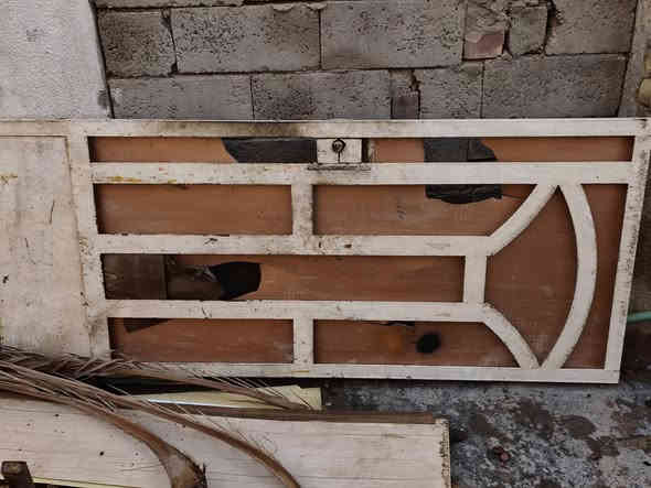 عندي باب حديد ومولد جبيره ابيعهن على وضعهن مكاني الديوانيه /المركز
***********
