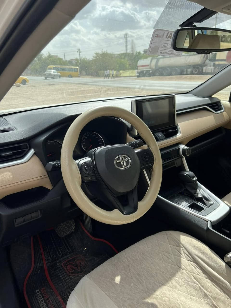 تويتارافور خليجي موديل ٢٠٢٣ فول مواسفات ته نها سلايت وبه سمه نيه سفرشه ريكه ساز زه مان شريكه ساز رونگورين بي به رامبه ر سه ياره كه لوكه بي  بوياخ ته نها٢٥ هه زار روشتووه سعر ٢٨٨وه ره قه ***********
