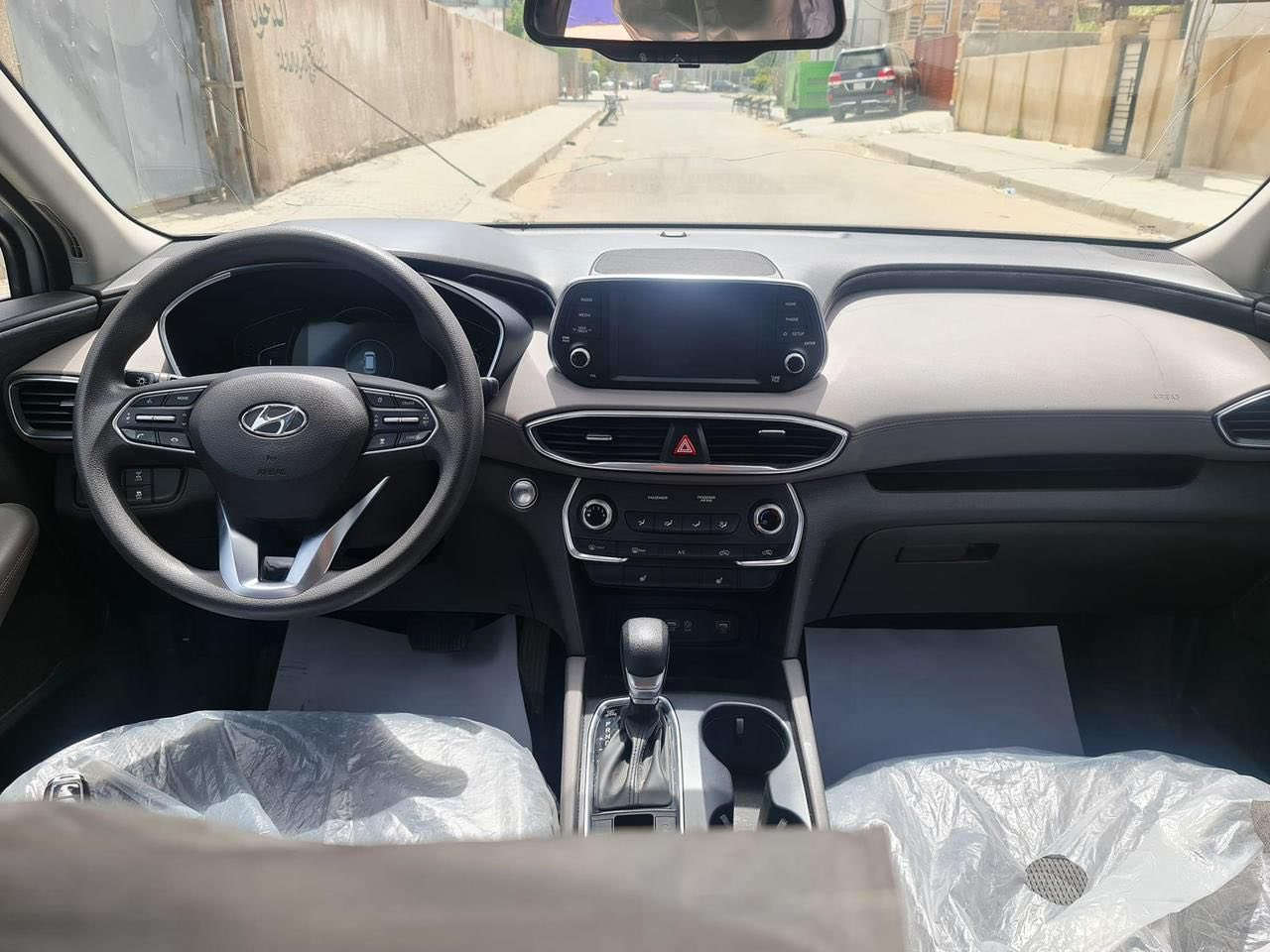 يا الله 

سنتافيا ٢٠٢٠ 
اللون سلفري فضي 
بغداد 
فول رادارات جانبي امامي خلفي 
بصمة 
تدفئة كشنات 
تحكم مثبت سرعة  مثبت مسار.  توقف ذاتي  سايد بريك كهرباء
بدون صبغ بدون فتح بدون تبديل 
فقط بارد خفيف موضح بالصور
مكان السيارة بغداد 
السعر. ٢٠٥ وبيها مجال 
بيع بدون مرواس 
***********
